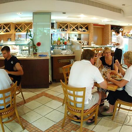 Fortina Spa Resort Sliema Restaurante foto A restaurant in a hotel