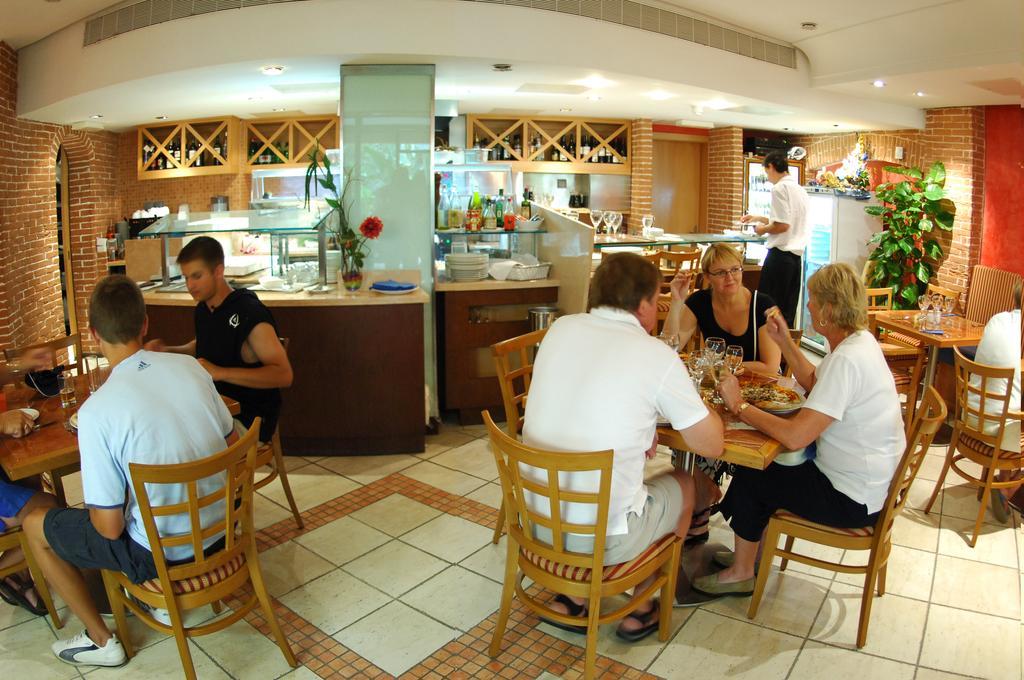 Fortina Spa Resort Sliema Restaurante foto A restaurant in a hotel