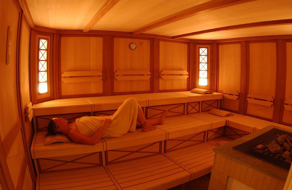 Fortina Spa Resort Sliema Exterior foto A modern Finnish sauna