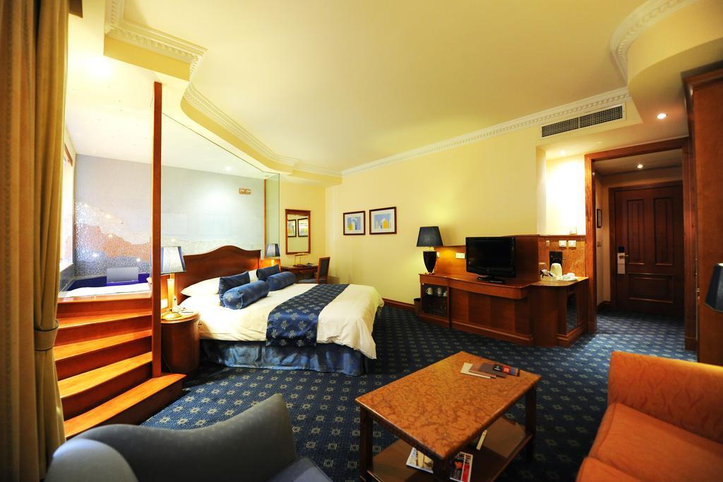 Fortina Spa Resort Sliema Exterior foto A room at the hotel