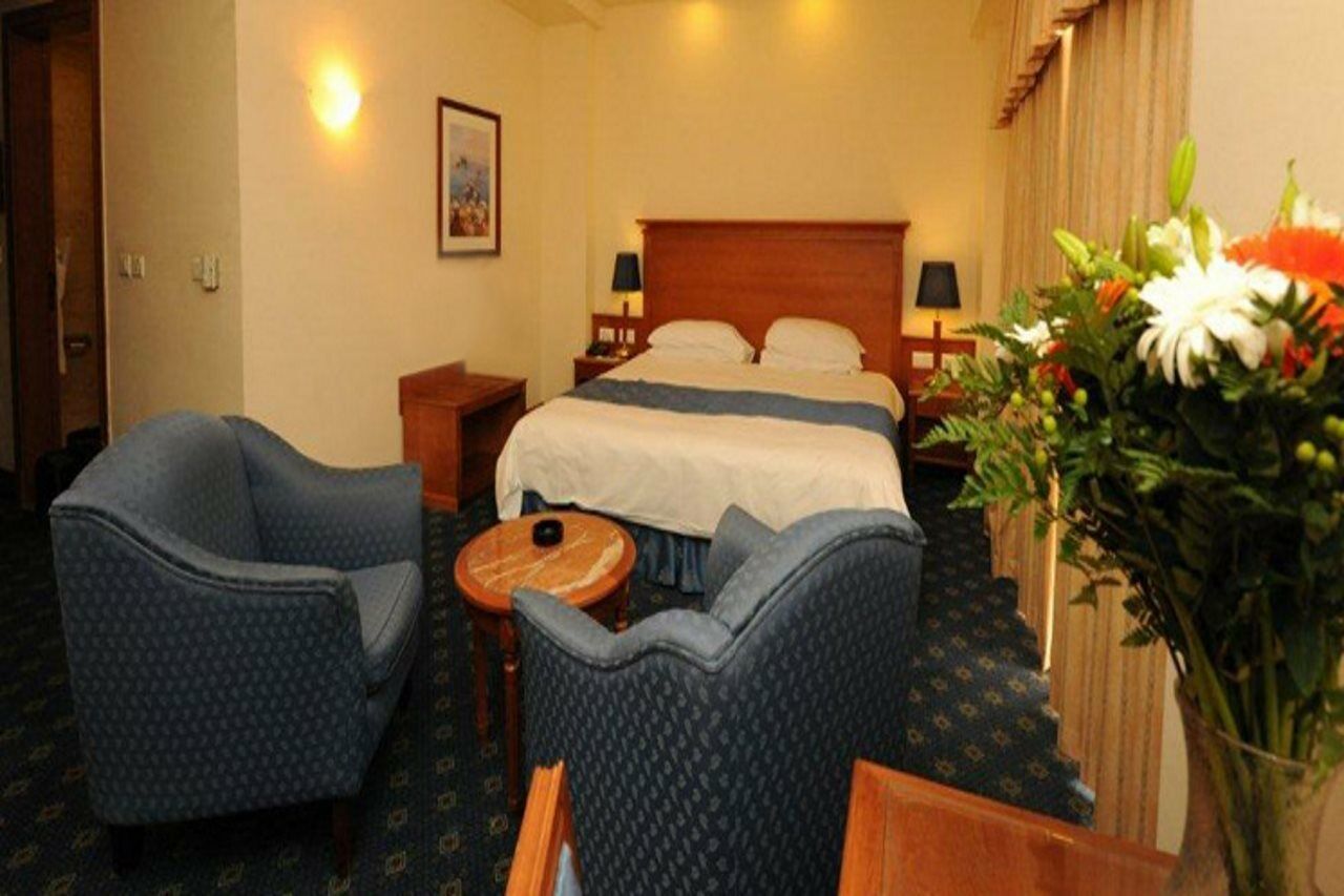 Fortina Spa Resort Sliema Exterior foto A room at the hotel